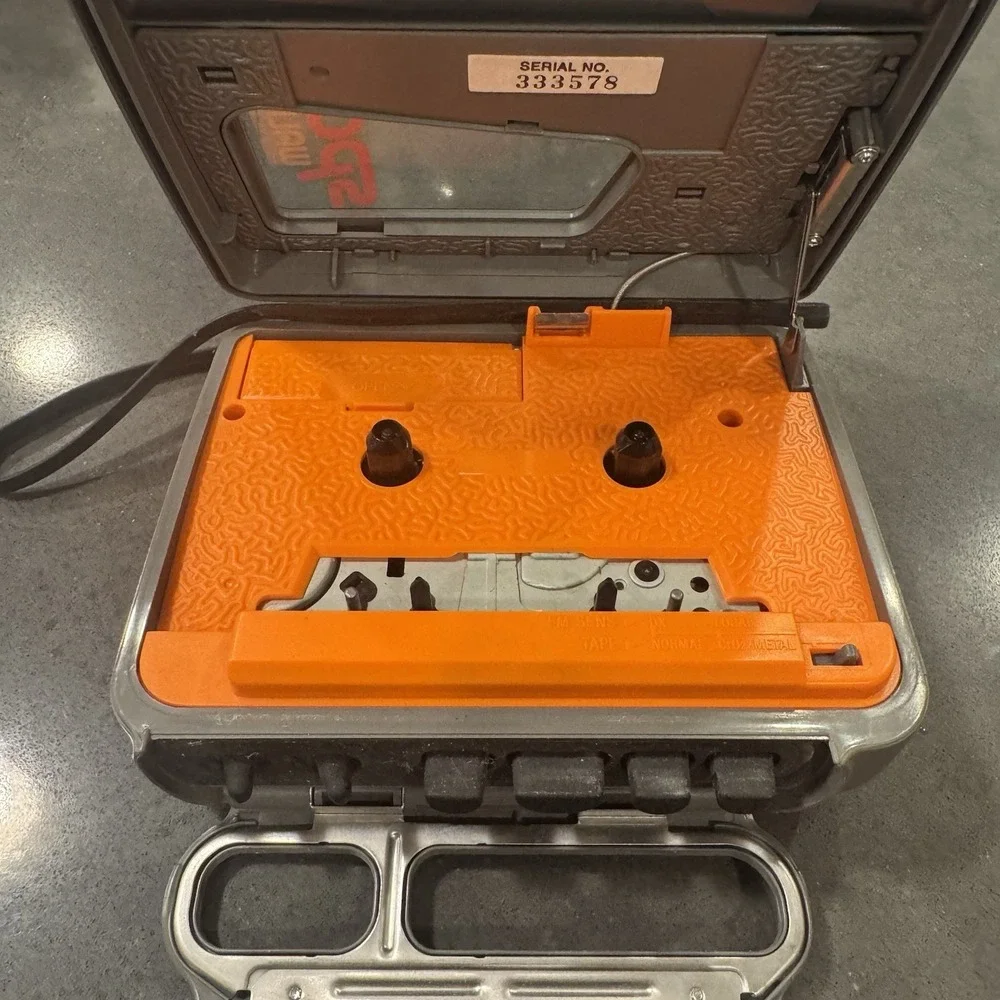 Sony Sports Walkman FM/AM Cassette Player WM-FS399 - UNTESTED